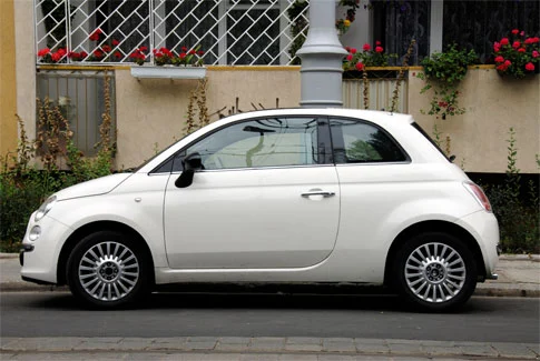 weißer Fiat 500 – Beispiel für Gebrauchtwagenankauf Obertshausen